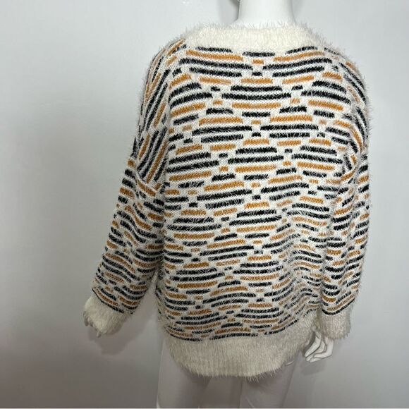 Amoli Fuzzy Diamond Pattern Graphic Print Sweater -- S/M - Picture 11 of 15